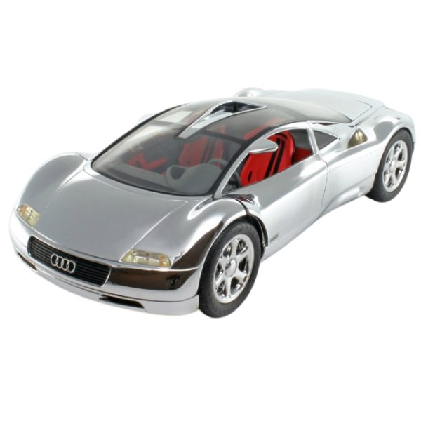 Audi Avus Quattro (Zilver) (25 cm) + Showcase 1/18 Revell